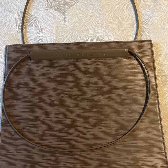 Toque, Authentic Louis Vuitton EPI St Tropez Pristine EUC - Picture 2 of 4